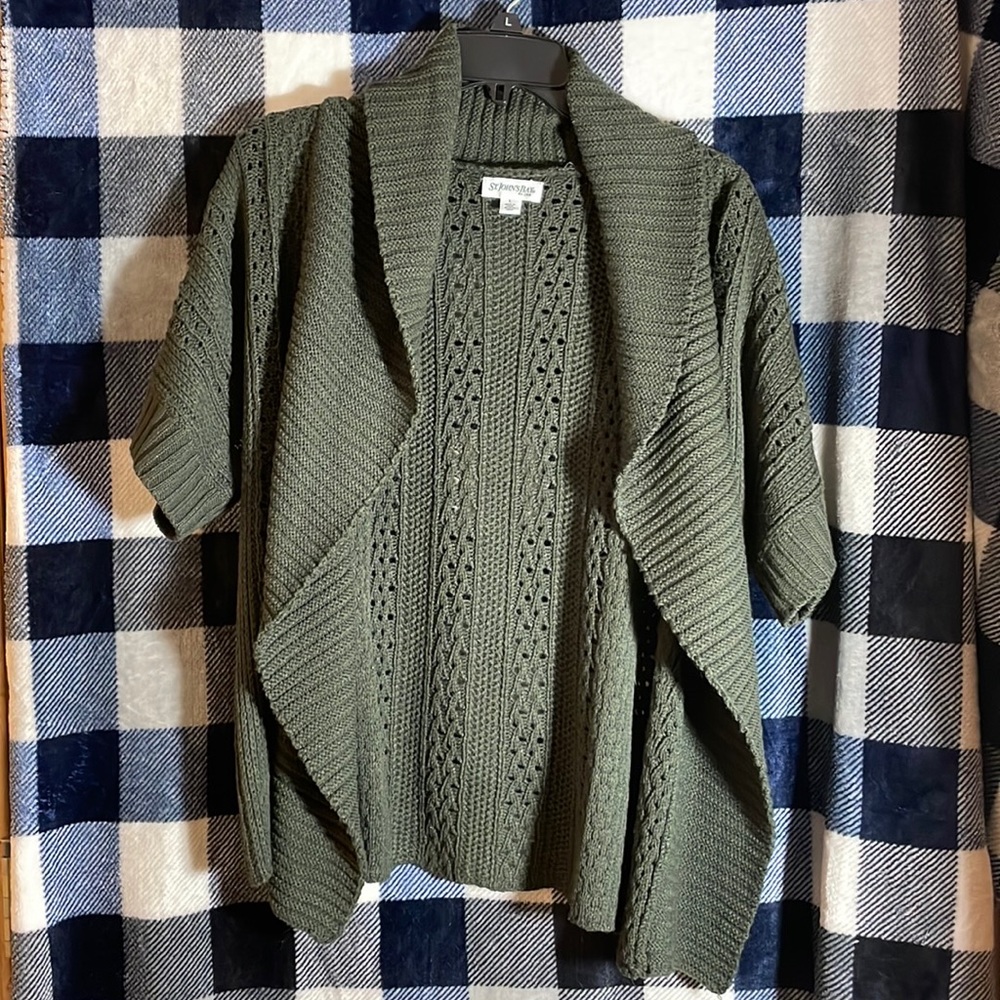 St. John’s Bay Green Short Sleeved Sweater